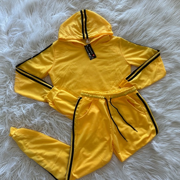 NWT - yellow loungewear activewear striped two piece set - Picture 1 of 5